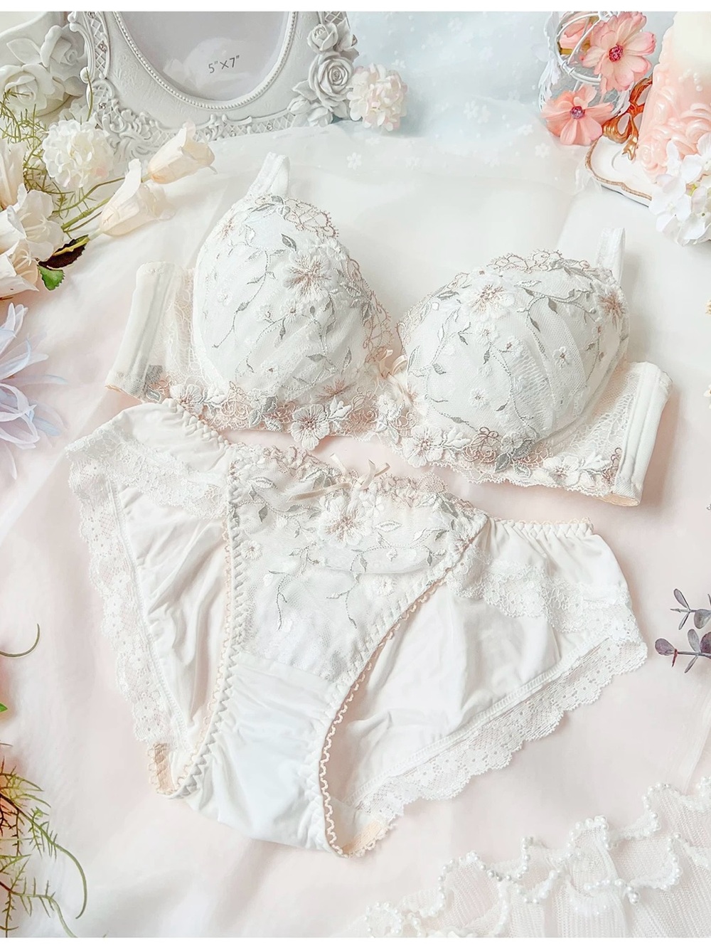 US-32B/JP-C70 Japanese Floral Embroidery Push Up Bra Smooth Nylon Panty Set